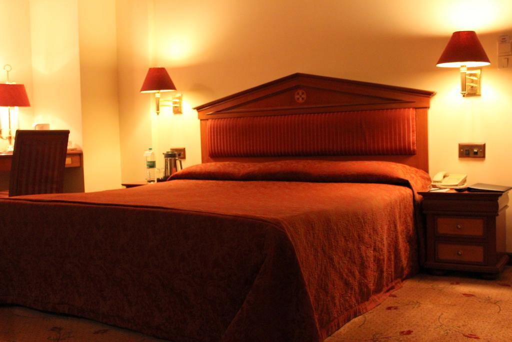 Hotel Sagar Plaza City Centre Pune Phòng bức ảnh