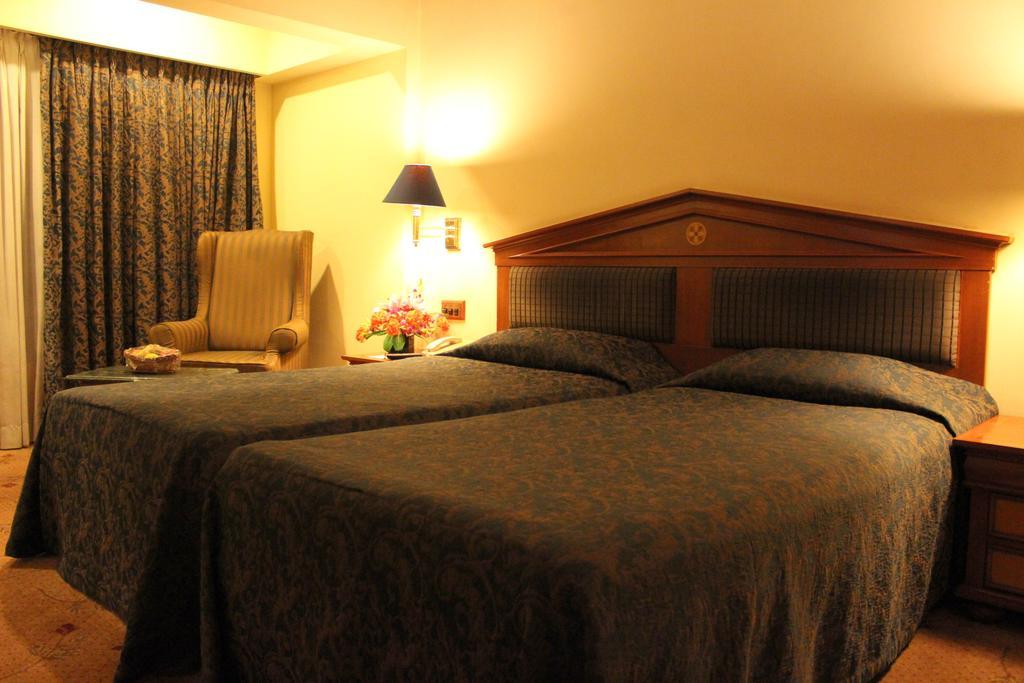 Hotel Sagar Plaza City Centre Pune Phòng bức ảnh