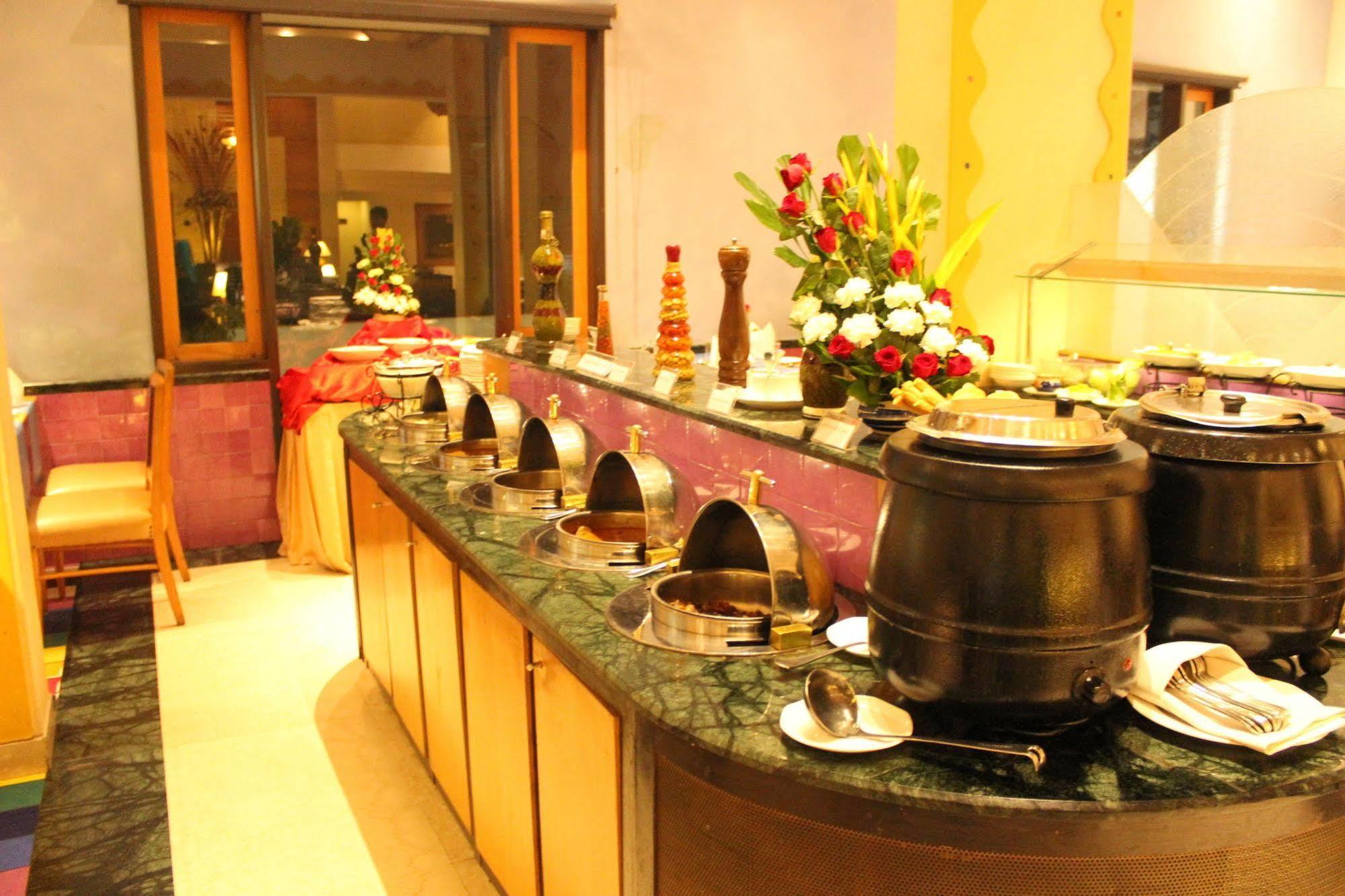 Hotel Sagar Plaza City Centre Pune Ngoại thất bức ảnh